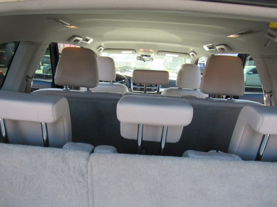 2017 Toyota Highlander LE, available for sale in Worcester, Massachusetts | Hilario's Auto Sales Inc.. Worcester, Massachusetts 2017 Toyota Highlander LE, available for sale in Worcester, Massachusetts | Hilario's Auto Sales Inc.. Worcester, Massachusetts