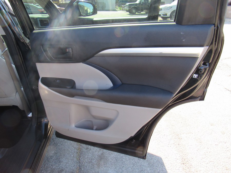 2017 Toyota Highlander LE, available for sale in Worcester, Massachusetts | Hilario's Auto Sales Inc.. Worcester, Massachusetts 2017 Toyota Highlander LE, available for sale in Worcester, Massachusetts | Hilario's Auto Sales Inc.. Worcester, Massachusetts