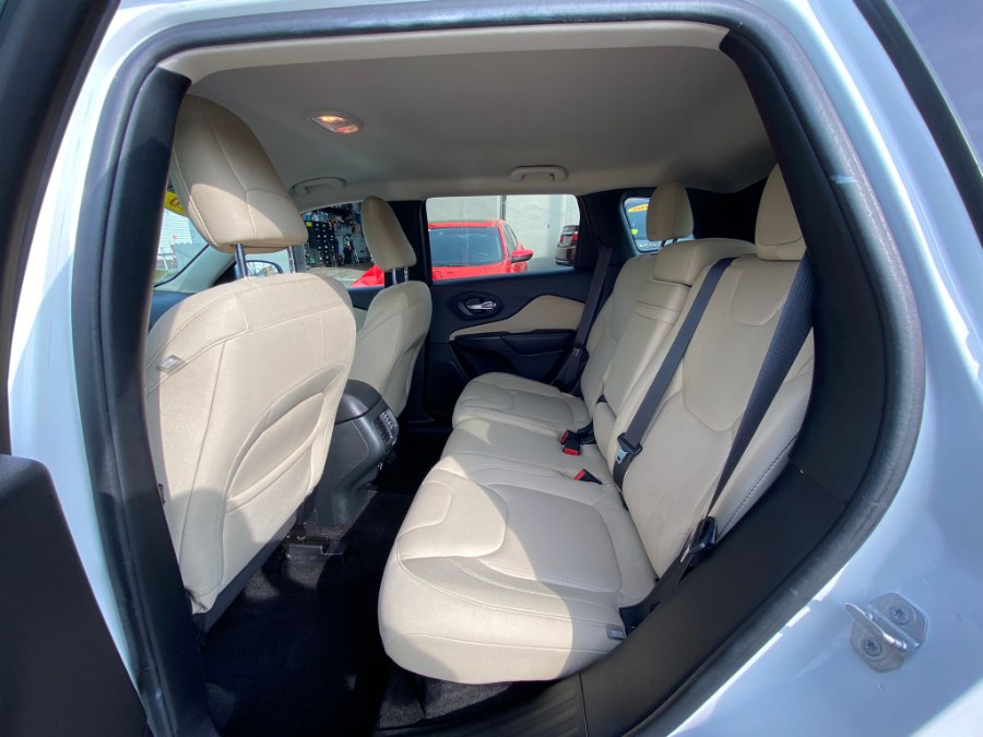 2016 Jeep Cherokee 4WD 4dr Latitude, available for sale in Peabody, Massachusetts | New Star Motors. Peabody, Massachusetts 2016 Jeep Cherokee 4WD 4dr Latitude, available for sale in Peabody, Massachusetts | New Star Motors. Peabody, Massachusetts