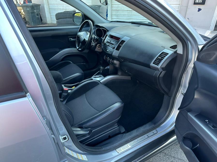 2011 Mitsubishi Outlander 4WD 4dr SE, available for sale in Taunton, Massachusetts | Rt 138 Auto Center Inc . Taunton, Massachusetts 2011 Mitsubishi Outlander 4WD 4dr SE, available for sale in Taunton, Massachusetts | Rt 138 Auto Center Inc . Taunton, Massachusetts