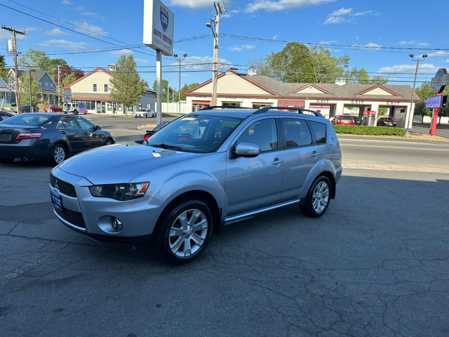 2011 Mitsubishi Outlander 4WD 4dr SE, available for sale in Taunton, Massachusetts | Rt 138 Auto Center Inc . Taunton, Massachusetts 2011 Mitsubishi Outlander 4WD 4dr SE, available for sale in Taunton, Massachusetts | Rt 138 Auto Center Inc . Taunton, Massachusetts