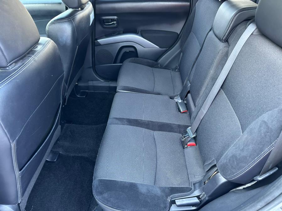 2011 Mitsubishi Outlander 4WD 4dr SE, available for sale in Taunton, Massachusetts | Rt 138 Auto Center Inc . Taunton, Massachusetts 2011 Mitsubishi Outlander 4WD 4dr SE, available for sale in Taunton, Massachusetts | Rt 138 Auto Center Inc . Taunton, Massachusetts
