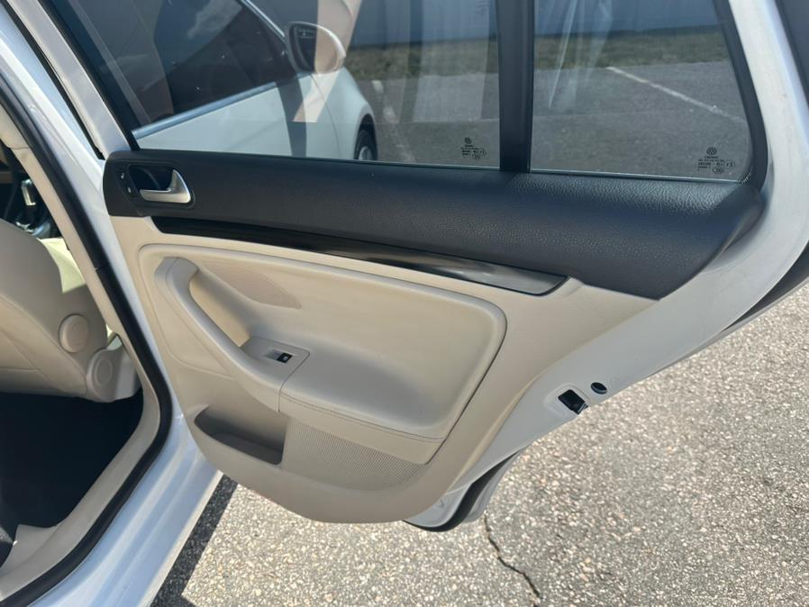 2013 Volkswagen Jetta SportWagen 4dr DSG TDI w/Sunroof & Nav, available for sale in South Windsor, Connecticut | Mike And Tony Auto Sales, Inc. South Windsor, Connecticut 2013 Volkswagen Jetta SportWagen 4dr DSG TDI w/Sunroof & Nav, available for sale in South Windsor, Connecticut | Mike And Tony Auto Sales, Inc. South Windsor, Connecticut