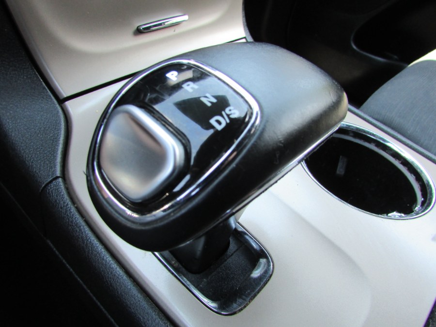 2014 Jeep Grand Cherokee 4WD 4dr Laredo, available for sale in East Windsor, Connecticut | United Auto Sales of E Windsor, Inc. East Windsor, Connecticut 2014 Jeep Grand Cherokee 4WD 4dr Laredo, available for sale in East Windsor, Connecticut | United Auto Sales of E Windsor, Inc. East Windsor, Connecticut