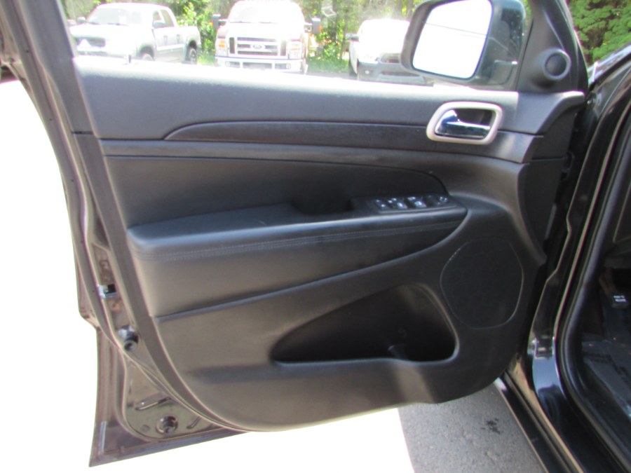 2014 Jeep Grand Cherokee 4WD 4dr Laredo, available for sale in East Windsor, Connecticut | United Auto Sales of E Windsor, Inc. East Windsor, Connecticut 2014 Jeep Grand Cherokee 4WD 4dr Laredo, available for sale in East Windsor, Connecticut | United Auto Sales of E Windsor, Inc. East Windsor, Connecticut
