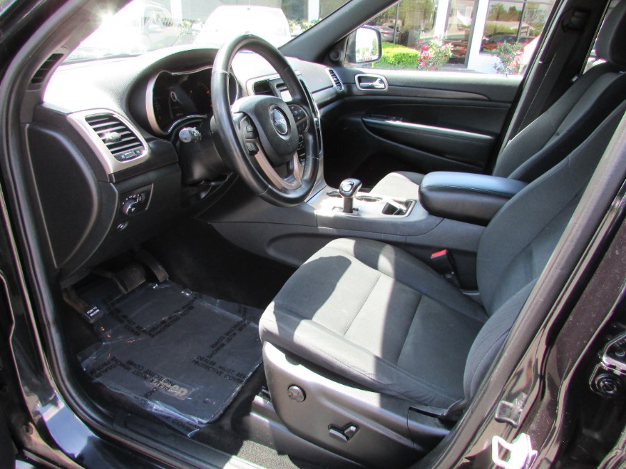2014 Jeep Grand Cherokee 4WD 4dr Laredo, available for sale in East Windsor, Connecticut | United Auto Sales of E Windsor, Inc. East Windsor, Connecticut 2014 Jeep Grand Cherokee 4WD 4dr Laredo, available for sale in East Windsor, Connecticut | United Auto Sales of E Windsor, Inc. East Windsor, Connecticut