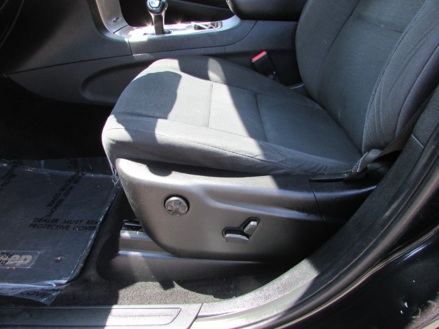 2014 Jeep Grand Cherokee 4WD 4dr Laredo, available for sale in East Windsor, Connecticut | United Auto Sales of E Windsor, Inc. East Windsor, Connecticut 2014 Jeep Grand Cherokee 4WD 4dr Laredo, available for sale in East Windsor, Connecticut | United Auto Sales of E Windsor, Inc. East Windsor, Connecticut