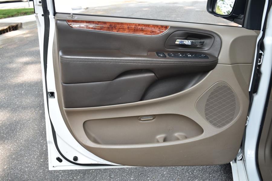 2016 Chrysler Town And Country Touring 4dr Mini Van, available for sale in Great Neck, New York | Camy Cars. Great Neck, New York 2016 Chrysler Town And Country Touring 4dr Mini Van, available for sale in Great Neck, New York | Camy Cars. Great Neck, New York