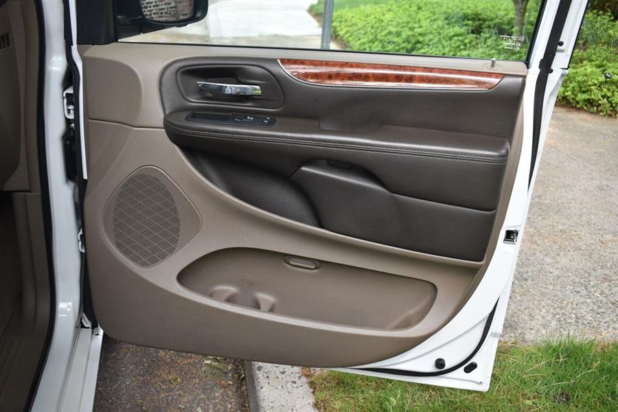 2016 Chrysler Town And Country Touring 4dr Mini Van, available for sale in Great Neck, New York | Camy Cars. Great Neck, New York 2016 Chrysler Town And Country Touring 4dr Mini Van, available for sale in Great Neck, New York | Camy Cars. Great Neck, New York