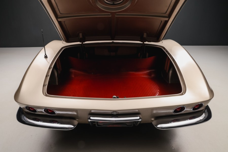 1961 Chevrolet Corvette 283/315 Fuelie, available for sale in North Salem, New York | Meccanic Shop North Inc. North Salem, New York 1961 Chevrolet Corvette 283/315 Fuelie, available for sale in North Salem, New York | Meccanic Shop North Inc. North Salem, New York