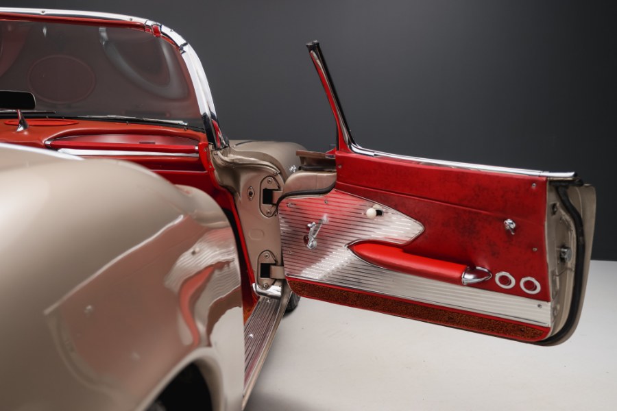1961 Chevrolet Corvette 283/315 Fuelie, available for sale in North Salem, New York | Meccanic Shop North Inc. North Salem, New York 1961 Chevrolet Corvette 283/315 Fuelie, available for sale in North Salem, New York | Meccanic Shop North Inc. North Salem, New York