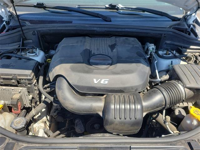 2015 Jeep Grand Cherokee Overland, available for sale in Stratford, Connecticut | Wiz Leasing Inc. Stratford, Connecticut 2015 Jeep Grand Cherokee Overland, available for sale in Stratford, Connecticut | Wiz Leasing Inc. Stratford, Connecticut