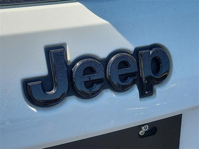 2015 Jeep Grand Cherokee Overland, available for sale in Stratford, Connecticut | Wiz Leasing Inc. Stratford, Connecticut 2015 Jeep Grand Cherokee Overland, available for sale in Stratford, Connecticut | Wiz Leasing Inc. Stratford, Connecticut