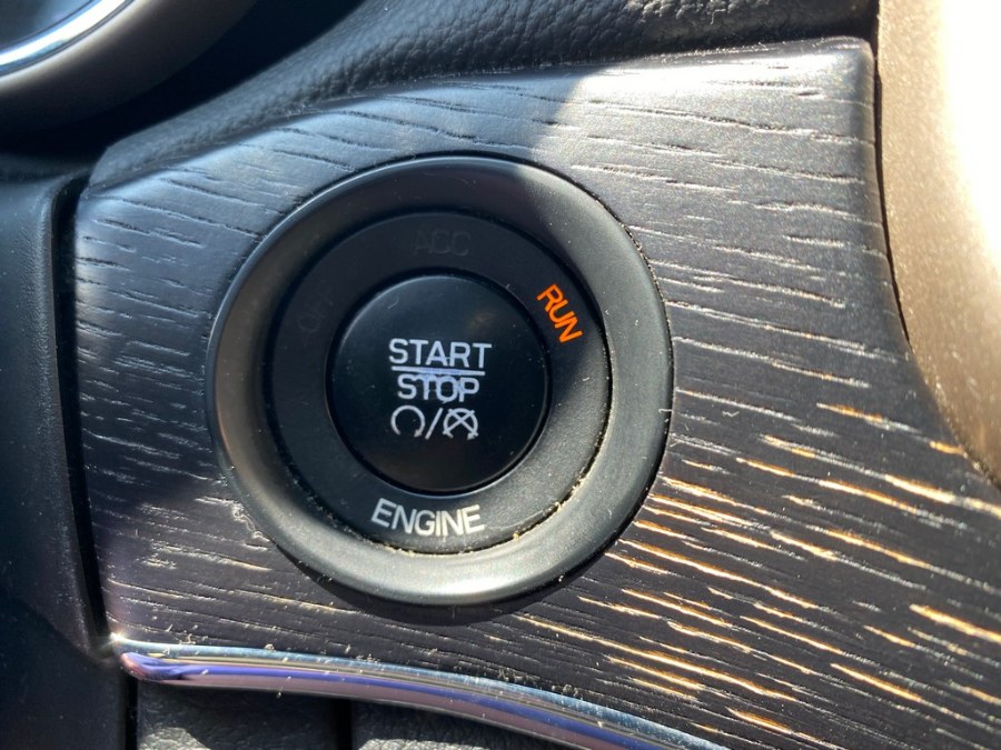 2015 Jeep Grand Cherokee 4WD 4dr Summit, available for sale in West Springfield, Massachusetts | Union Street Auto Sales. West Springfield, Massachusetts 2015 Jeep Grand Cherokee 4WD 4dr Summit, available for sale in West Springfield, Massachusetts | Union Street Auto Sales. West Springfield, Massachusetts