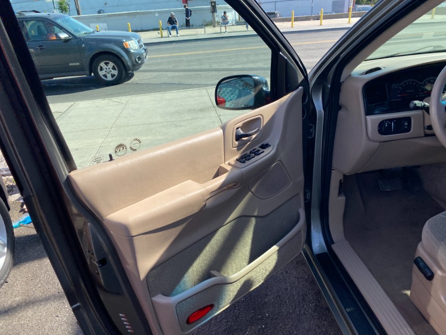 2001 Ford Windstar Wagon 4dr SE, available for sale in Middle Village, New York | Middle Village Motors . Middle Village, New York 2001 Ford Windstar Wagon 4dr SE, available for sale in Middle Village, New York | Middle Village Motors . Middle Village, New York