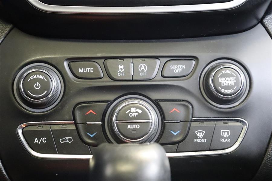 2019 Jeep Cherokee LATITUDE PLUS, available for sale in Paterson, New Jersey | Fast Track Motors. Paterson, New Jersey 2019 Jeep Cherokee LATITUDE PLUS, available for sale in Paterson, New Jersey | Fast Track Motors. Paterson, New Jersey