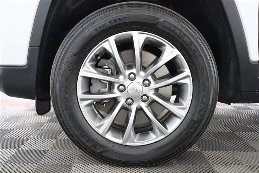 2019 Jeep Cherokee LATITUDE PLUS, available for sale in Paterson, New Jersey | Fast Track Motors. Paterson, New Jersey 2019 Jeep Cherokee LATITUDE PLUS, available for sale in Paterson, New Jersey | Fast Track Motors. Paterson, New Jersey