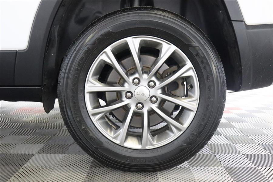 2019 Jeep Cherokee LATITUDE PLUS, available for sale in Paterson, New Jersey | Fast Track Motors. Paterson, New Jersey 2019 Jeep Cherokee LATITUDE PLUS, available for sale in Paterson, New Jersey | Fast Track Motors. Paterson, New Jersey