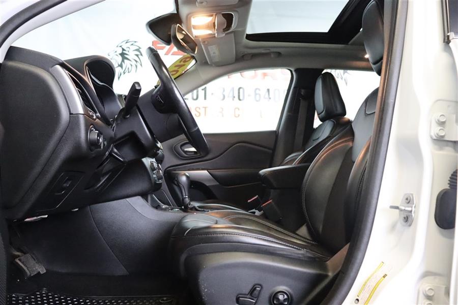 2019 Jeep Cherokee LATITUDE PLUS, available for sale in Paterson, New Jersey | Fast Track Motors. Paterson, New Jersey 2019 Jeep Cherokee LATITUDE PLUS, available for sale in Paterson, New Jersey | Fast Track Motors. Paterson, New Jersey