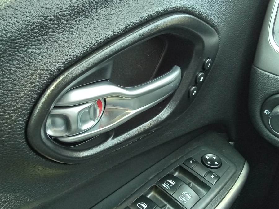 2019 Jeep Cherokee Limited 4x4, available for sale in Irvington, New Jersey | NJ Used Cars Center. Irvington, New Jersey 2019 Jeep Cherokee Limited 4x4, available for sale in Irvington, New Jersey | NJ Used Cars Center. Irvington, New Jersey