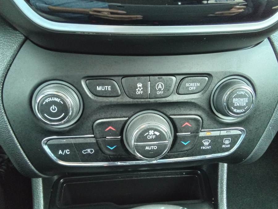 2019 Jeep Cherokee Limited 4x4, available for sale in Irvington, New Jersey | NJ Used Cars Center. Irvington, New Jersey 2019 Jeep Cherokee Limited 4x4, available for sale in Irvington, New Jersey | NJ Used Cars Center. Irvington, New Jersey