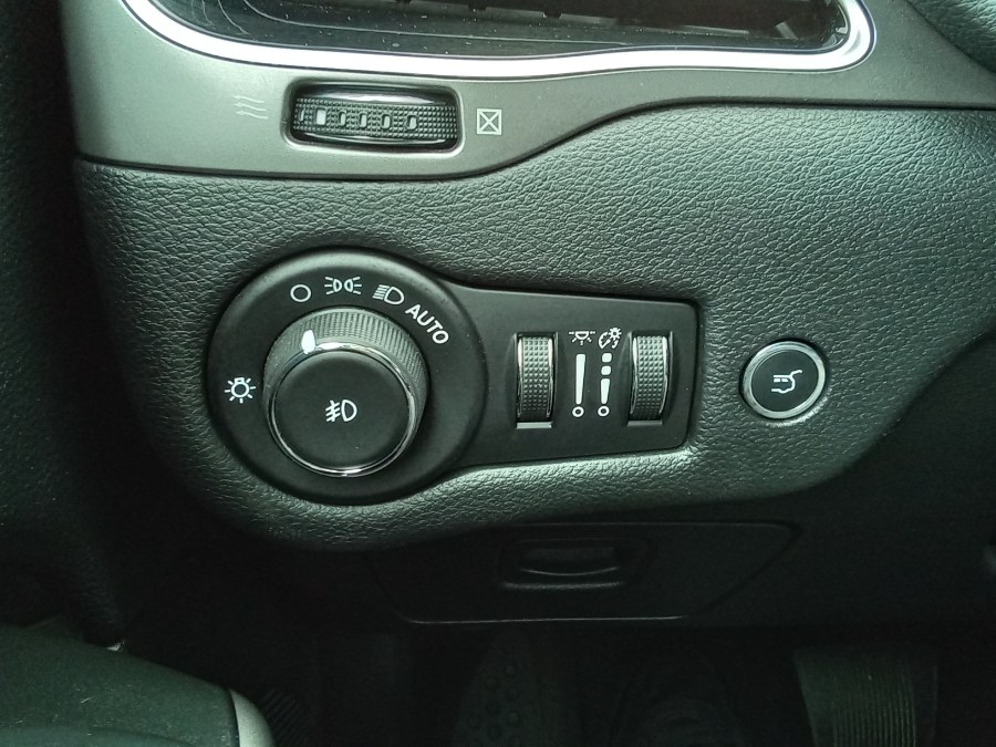 2019 Jeep Cherokee Limited 4x4, available for sale in Irvington, New Jersey | NJ Used Cars Center. Irvington, New Jersey 2019 Jeep Cherokee Limited 4x4, available for sale in Irvington, New Jersey | NJ Used Cars Center. Irvington, New Jersey