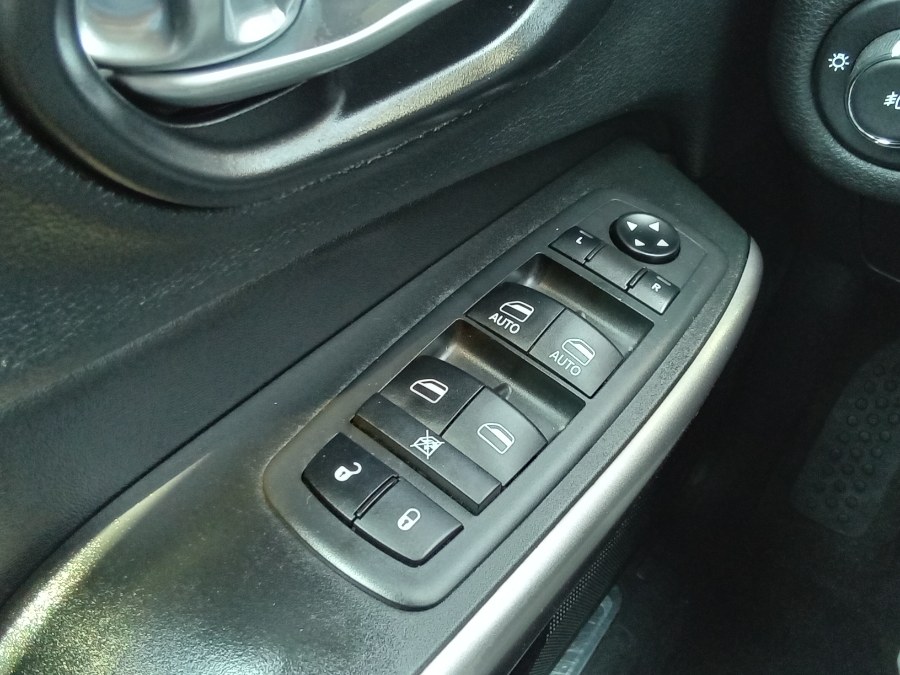2019 Jeep Cherokee Limited 4x4, available for sale in Irvington, New Jersey | NJ Used Cars Center. Irvington, New Jersey 2019 Jeep Cherokee Limited 4x4, available for sale in Irvington, New Jersey | NJ Used Cars Center. Irvington, New Jersey