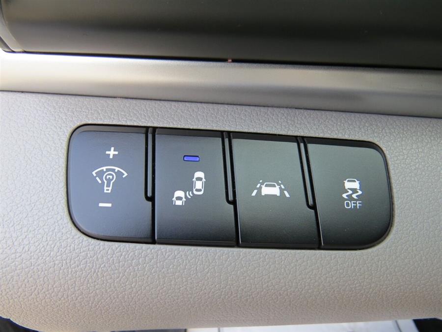 2020 Hyundai Elantra SEL 4dr Sedan, available for sale in Auburn, Maine | Lake City Exports Inc. Auburn, Maine 2020 Hyundai Elantra SEL 4dr Sedan, available for sale in Auburn, Maine | Lake City Exports Inc. Auburn, Maine
