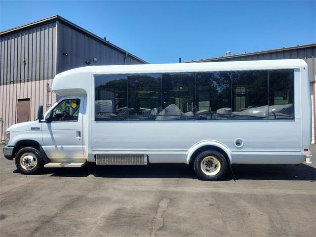 2017 Ford E-450sd Base, available for sale in Stratford, Connecticut | Wiz Leasing Inc. Stratford, Connecticut 2017 Ford E-450sd Base, available for sale in Stratford, Connecticut | Wiz Leasing Inc. Stratford, Connecticut