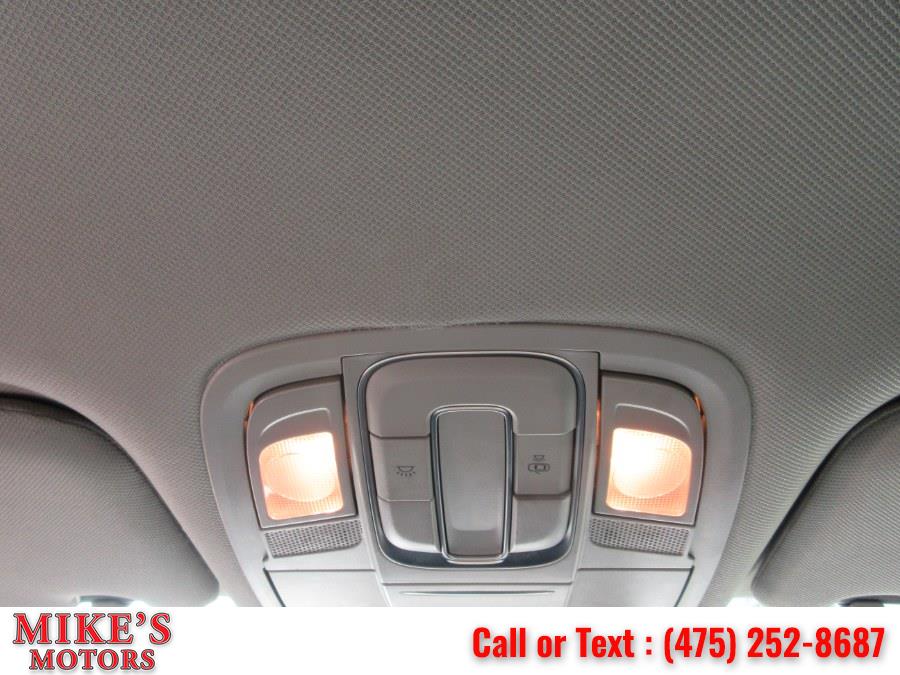 2019 Hyundai Santa Fe SEL 2.4L Auto FWD, available for sale in Stratford, Connecticut | Mike's Motors LLC. Stratford, Connecticut 2019 Hyundai Santa Fe SEL 2.4L Auto FWD, available for sale in Stratford, Connecticut | Mike's Motors LLC. Stratford, Connecticut