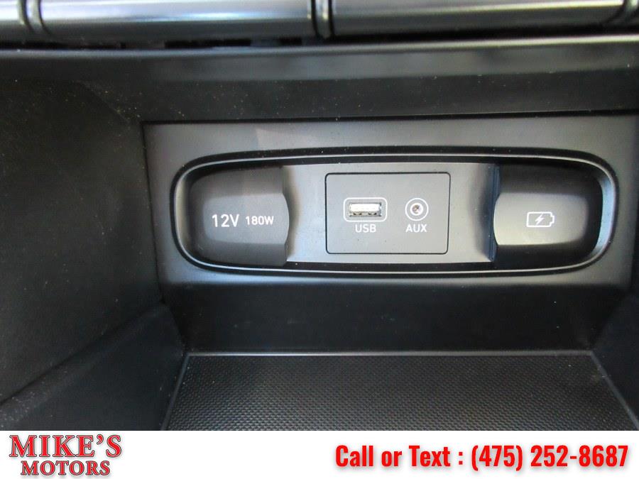 2019 Hyundai Santa Fe SEL 2.4L Auto FWD, available for sale in Stratford, Connecticut | Mike's Motors LLC. Stratford, Connecticut 2019 Hyundai Santa Fe SEL 2.4L Auto FWD, available for sale in Stratford, Connecticut | Mike's Motors LLC. Stratford, Connecticut