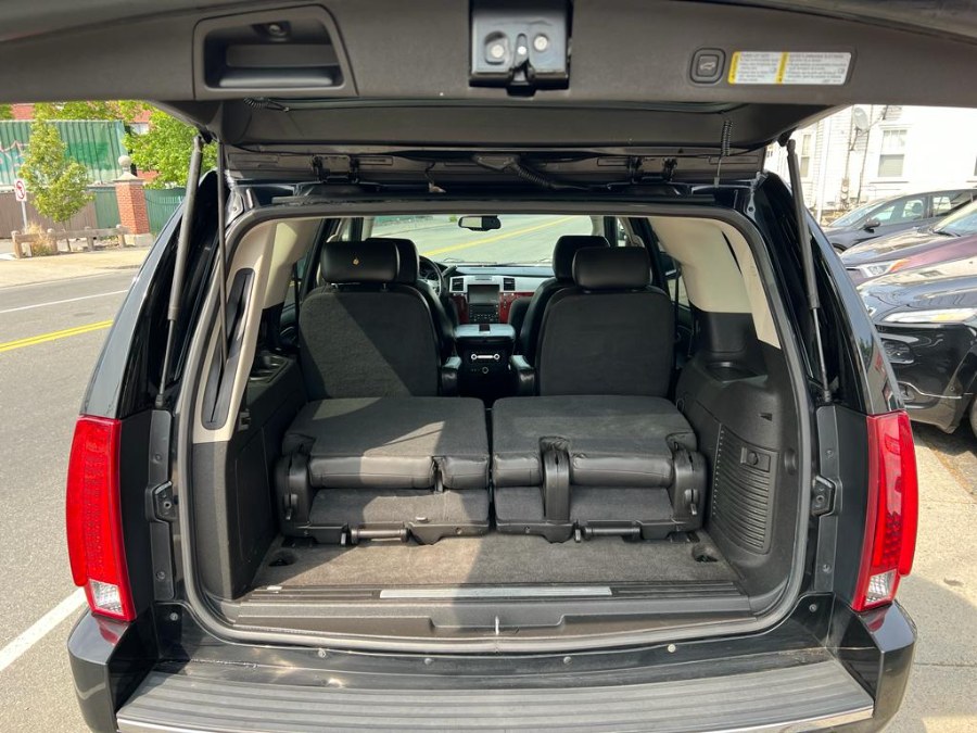 2008 Cadillac Escalade AWD 4dr, available for sale in Peabody, Massachusetts | New Star Motors. Peabody, Massachusetts 2008 Cadillac Escalade AWD 4dr, available for sale in Peabody, Massachusetts | New Star Motors. Peabody, Massachusetts