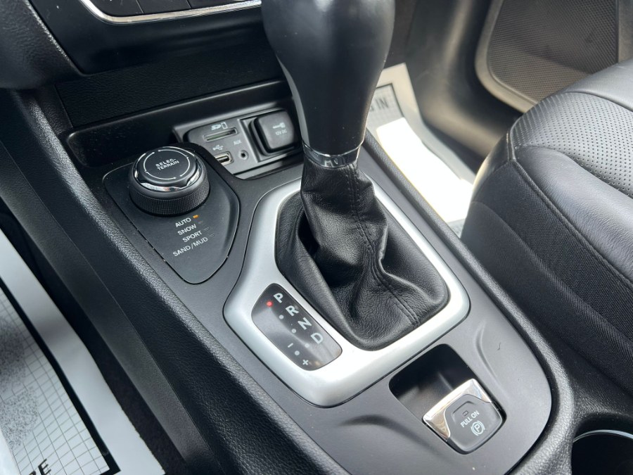 2018 Jeep Cherokee Overland 4x4, available for sale in Peabody, Massachusetts | New Star Motors. Peabody, Massachusetts 2018 Jeep Cherokee Overland 4x4, available for sale in Peabody, Massachusetts | New Star Motors. Peabody, Massachusetts