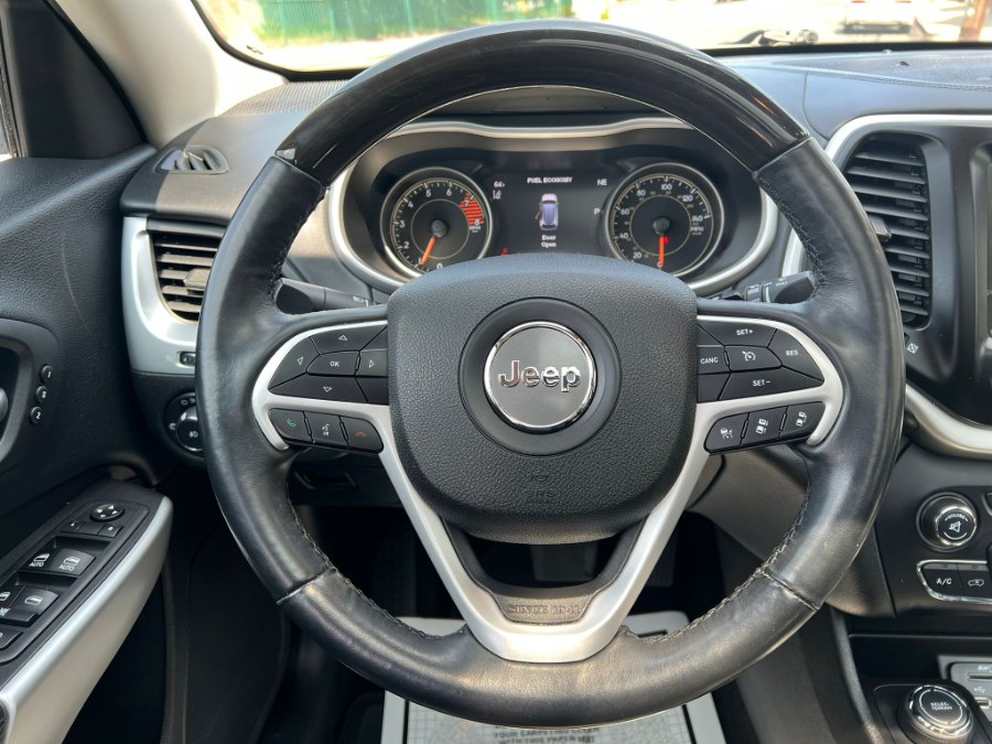 2018 Jeep Cherokee Overland 4x4, available for sale in Peabody, Massachusetts | New Star Motors. Peabody, Massachusetts 2018 Jeep Cherokee Overland 4x4, available for sale in Peabody, Massachusetts | New Star Motors. Peabody, Massachusetts