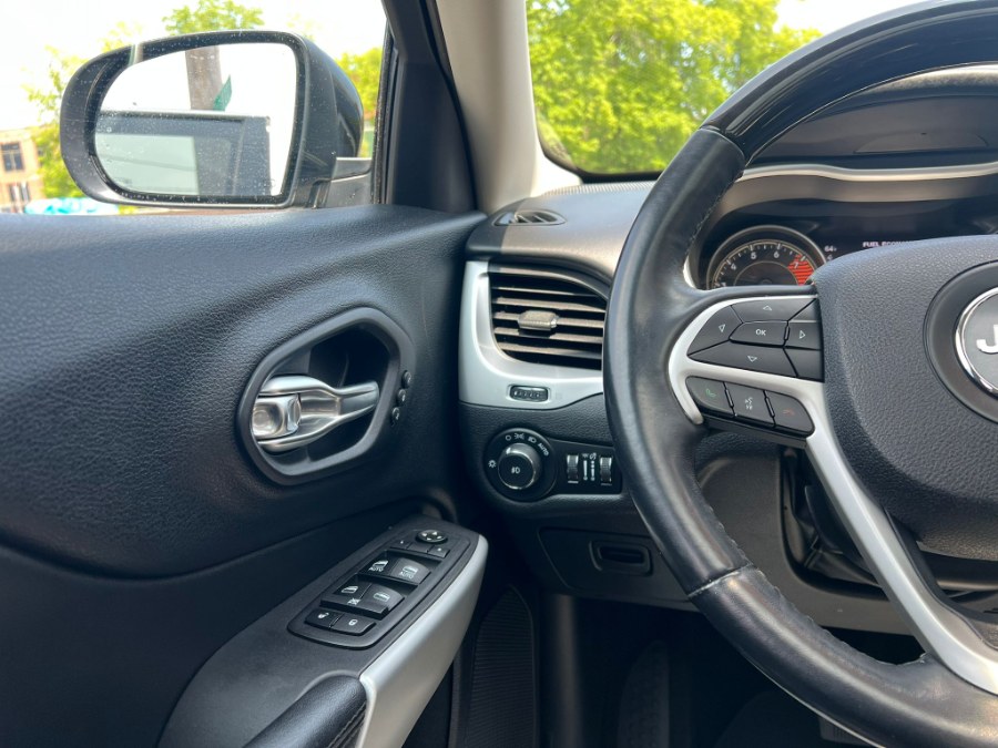 2018 Jeep Cherokee Overland 4x4, available for sale in Peabody, Massachusetts | New Star Motors. Peabody, Massachusetts 2018 Jeep Cherokee Overland 4x4, available for sale in Peabody, Massachusetts | New Star Motors. Peabody, Massachusetts