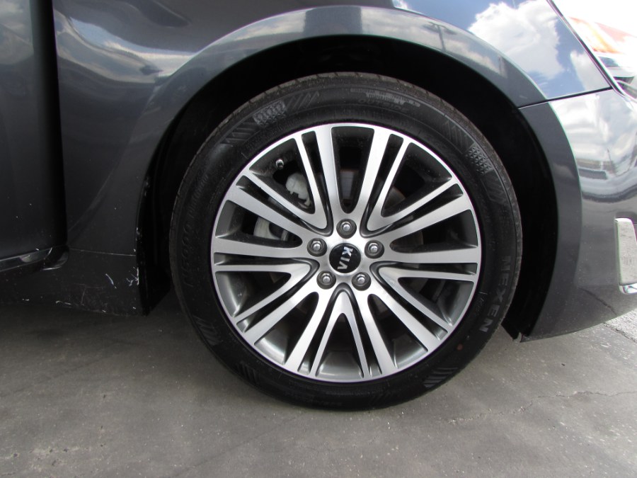 2016 Kia Cadenza 4dr Sdn Premium, available for sale in Orlando, Florida | VIP Auto Enterprise, Inc. Orlando, Florida 2016 Kia Cadenza 4dr Sdn Premium, available for sale in Orlando, Florida | VIP Auto Enterprise, Inc. Orlando, Florida