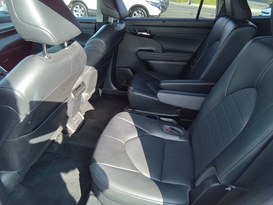 2022 Toyota Highlander XLE FWD (Natl), available for sale in Irvington, New Jersey | NJ Used Cars Center. Irvington, New Jersey 2022 Toyota Highlander XLE FWD (Natl), available for sale in Irvington, New Jersey | NJ Used Cars Center. Irvington, New Jersey