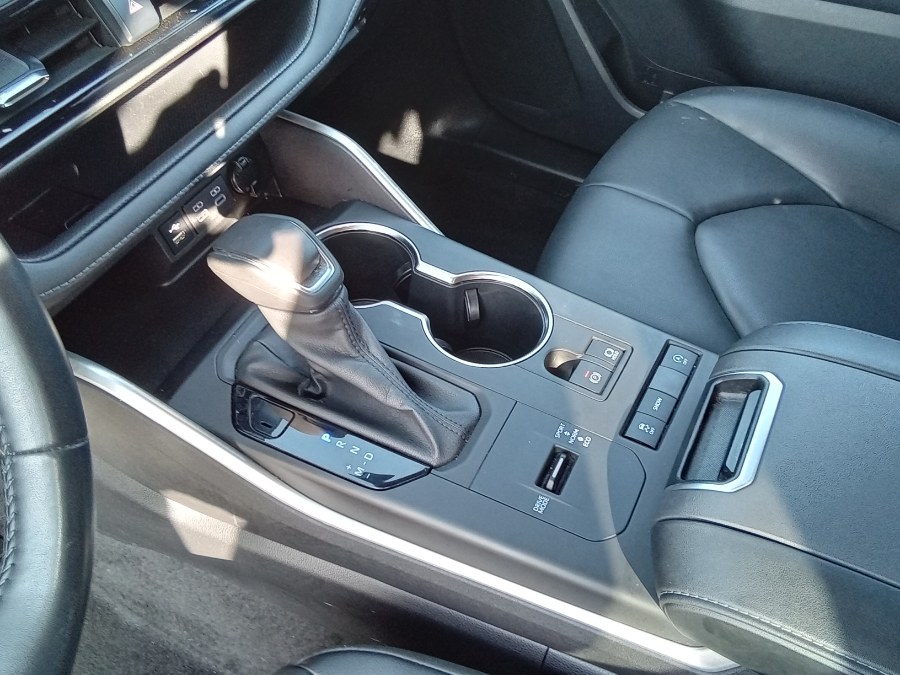 2022 Toyota Highlander XLE FWD (Natl), available for sale in Irvington, New Jersey | NJ Used Cars Center. Irvington, New Jersey 2022 Toyota Highlander XLE FWD (Natl), available for sale in Irvington, New Jersey | NJ Used Cars Center. Irvington, New Jersey