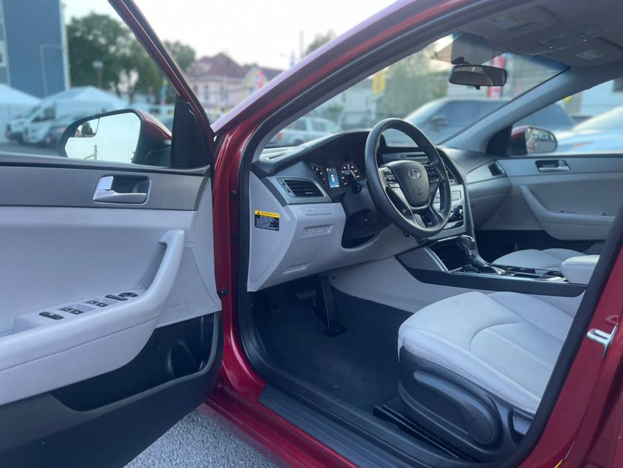 2015 Hyundai Sonata 4dr Sdn 2.4L SE, available for sale in Irvington , New Jersey | Auto Haus of Irvington Corp. Irvington , New Jersey 2015 Hyundai Sonata 4dr Sdn 2.4L SE, available for sale in Irvington , New Jersey | Auto Haus of Irvington Corp. Irvington , New Jersey