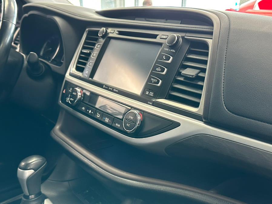 2017 Toyota Highlander Limited Platinum V6 AWD (Natl), available for sale in Inwood, New York | 5 Towns Drive. Inwood, New York 2017 Toyota Highlander Limited Platinum V6 AWD (Natl), available for sale in Inwood, New York | 5 Towns Drive. Inwood, New York