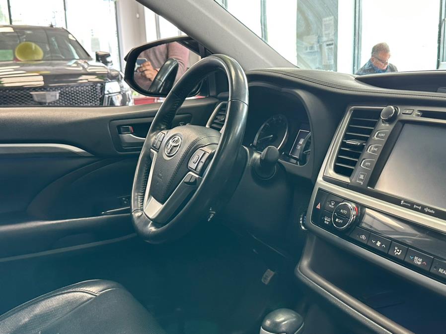 2017 Toyota Highlander Limited Platinum V6 AWD (Natl), available for sale in Inwood, New York | 5 Towns Drive. Inwood, New York 2017 Toyota Highlander Limited Platinum V6 AWD (Natl), available for sale in Inwood, New York | 5 Towns Drive. Inwood, New York