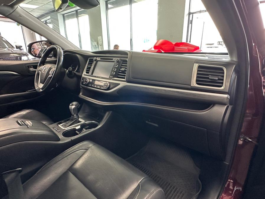2017 Toyota Highlander Limited Platinum V6 AWD (Natl), available for sale in Inwood, New York | 5 Towns Drive. Inwood, New York 2017 Toyota Highlander Limited Platinum V6 AWD (Natl), available for sale in Inwood, New York | 5 Towns Drive. Inwood, New York