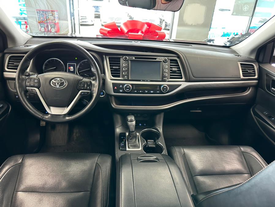 2017 Toyota Highlander Limited Platinum V6 AWD (Natl), available for sale in Inwood, New York | 5 Towns Drive. Inwood, New York 2017 Toyota Highlander Limited Platinum V6 AWD (Natl), available for sale in Inwood, New York | 5 Towns Drive. Inwood, New York
