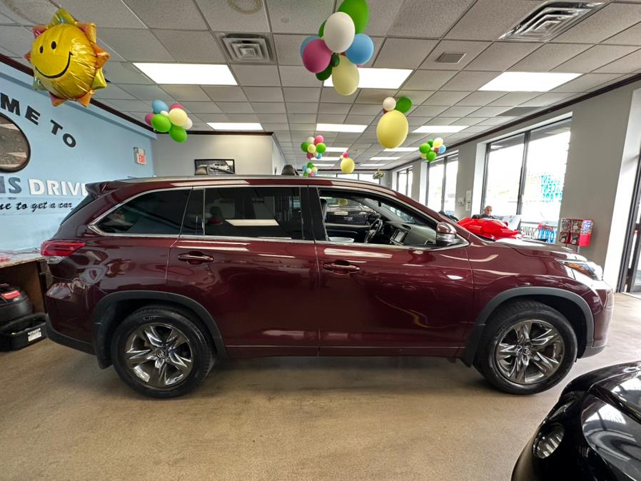 2017 Toyota Highlander Limited Platinum V6 AWD (Natl), available for sale in Inwood, New York | 5 Towns Drive. Inwood, New York 2017 Toyota Highlander Limited Platinum V6 AWD (Natl), available for sale in Inwood, New York | 5 Towns Drive. Inwood, New York