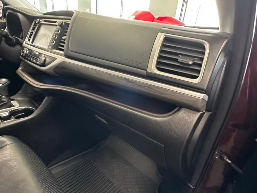 2017 Toyota Highlander Limited Platinum V6 AWD (Natl), available for sale in Inwood, New York | 5 Towns Drive. Inwood, New York 2017 Toyota Highlander Limited Platinum V6 AWD (Natl), available for sale in Inwood, New York | 5 Towns Drive. Inwood, New York