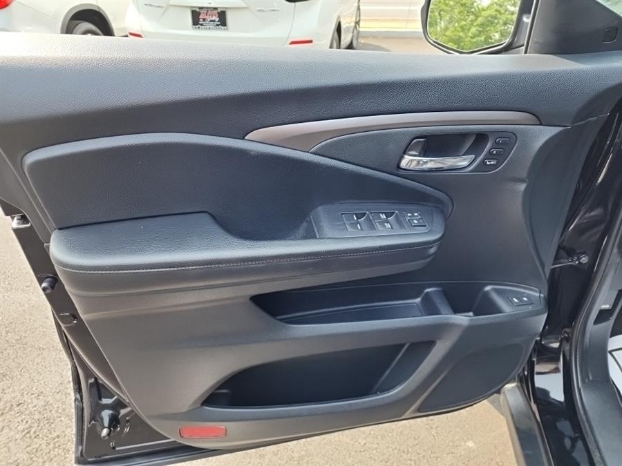 2020 Honda Pilot EX-L AWD, available for sale in Islip, New York | L.I. Auto Gallery. Islip, New York 2020 Honda Pilot EX-L AWD, available for sale in Islip, New York | L.I. Auto Gallery. Islip, New York