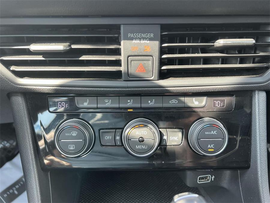 2019 Volkswagen Jetta R-Line, available for sale in Wantagh, New York | Wantagh Certified. Wantagh, New York 2019 Volkswagen Jetta R-Line, available for sale in Wantagh, New York | Wantagh Certified. Wantagh, New York