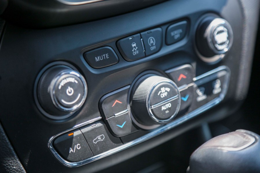 2020 Jeep Cherokee Limited FWD, available for sale in Miami, Florida | 26 Motors Miami. Miami, Florida 2020 Jeep Cherokee Limited FWD, available for sale in Miami, Florida | 26 Motors Miami. Miami, Florida