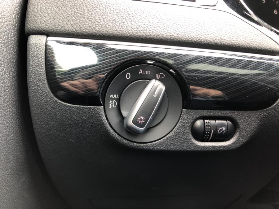 2017 Volkswagen Jetta 1.8T SEL Premium Auto, available for sale in Waterbury, Connecticut | National Auto Brokers, Inc.. Waterbury, Connecticut 2017 Volkswagen Jetta 1.8T SEL Premium Auto, available for sale in Waterbury, Connecticut | National Auto Brokers, Inc.. Waterbury, Connecticut
