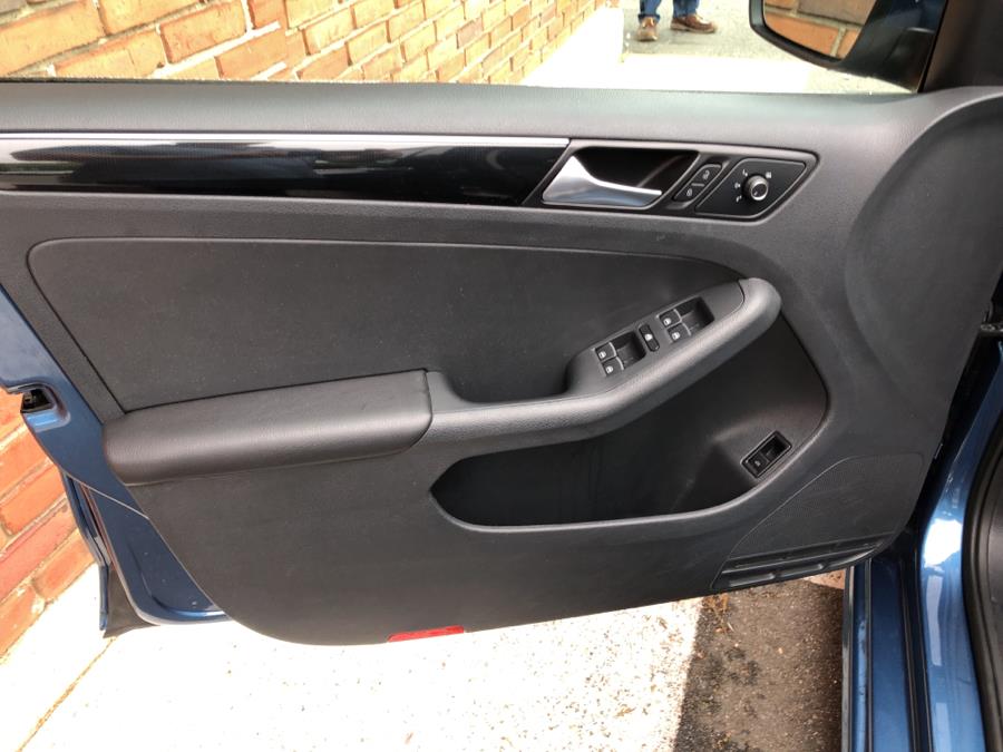 2017 Volkswagen Jetta 1.8T SEL Premium Auto, available for sale in Waterbury, Connecticut | National Auto Brokers, Inc.. Waterbury, Connecticut 2017 Volkswagen Jetta 1.8T SEL Premium Auto, available for sale in Waterbury, Connecticut | National Auto Brokers, Inc.. Waterbury, Connecticut